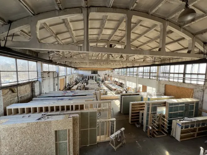 Prefabrykacja paneli śiennych w fabryce Wood Solutions